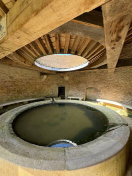 Le lavoir à impluvium - La Tour de Scay