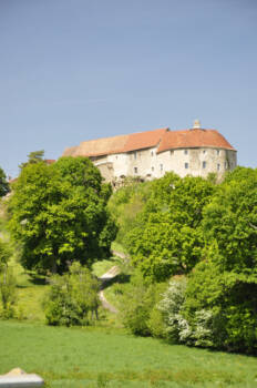 Le château depuis la route départementale